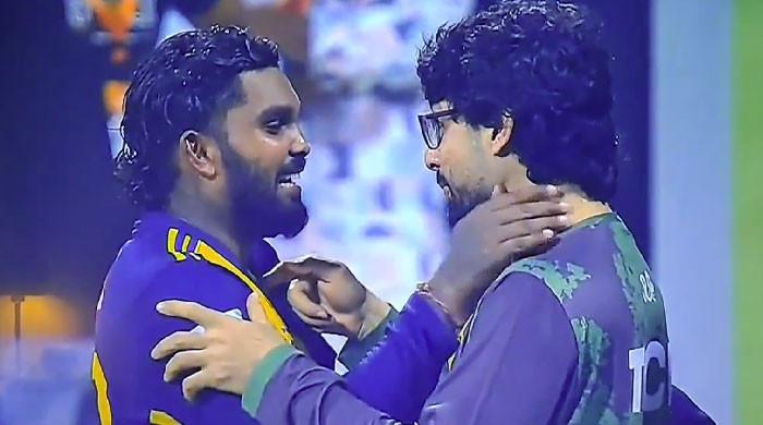 Fans praise Abrar-Hasaranga spirit, slam India's 'zero sportsmanship'