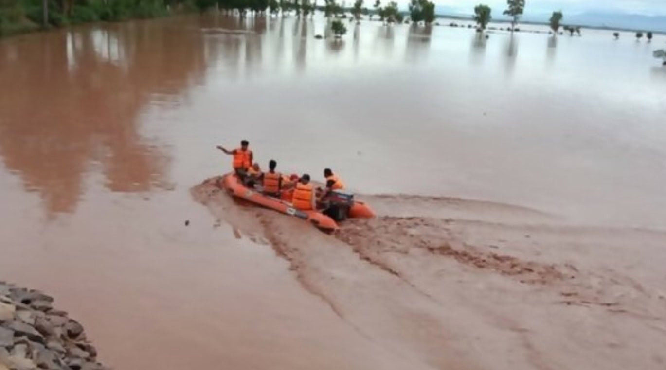 Nine Dead, Dozens rescued as another Boat overturns in South Punjab Floods