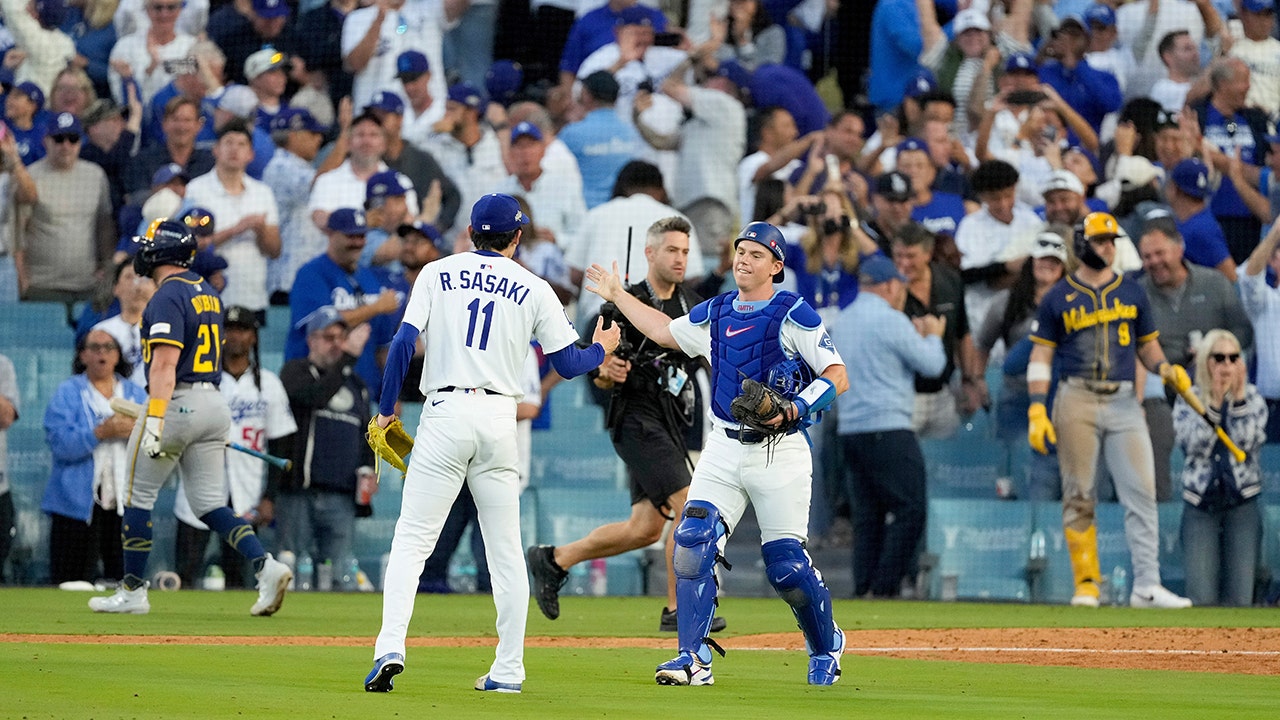 Dodgers 1 win away from making World Series after defeating Brewers in Game 3