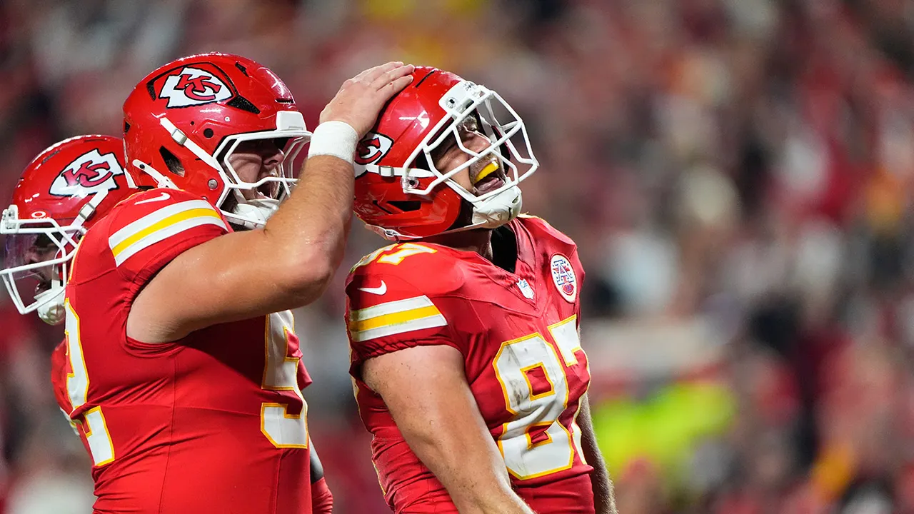 Travis Kelce ties Chiefs’ touchdown mark as Kansas City puts on show in win
