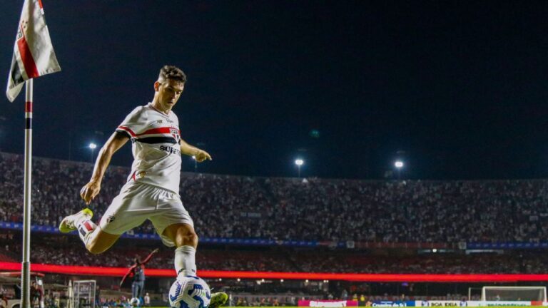 Ex-Chelsea star Oscar in hospital with heart issue