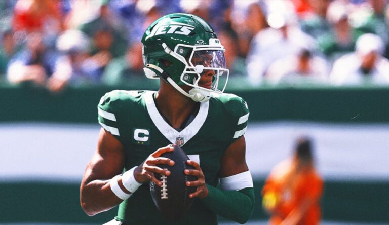 Jets Making a Change at QB, Reportedly Benching Justin Fields for Tyrod Taylor