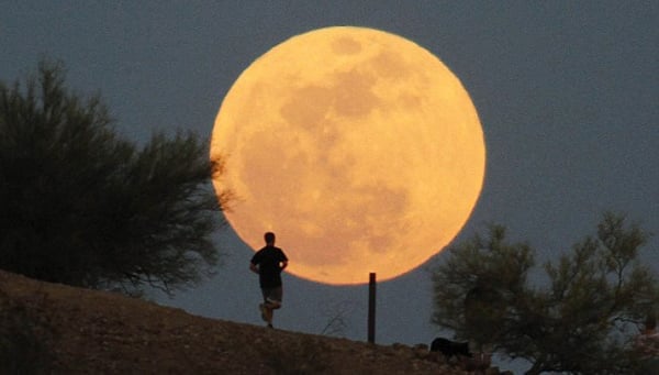 Pakistan Witnesses Spectacular Years Biggest And Brightest Supermoon