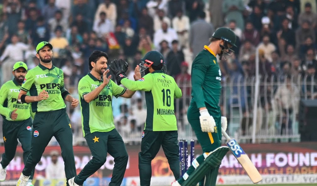 South Africa collapse for 143 in Third ODI as Pakistan eye Easy Chase