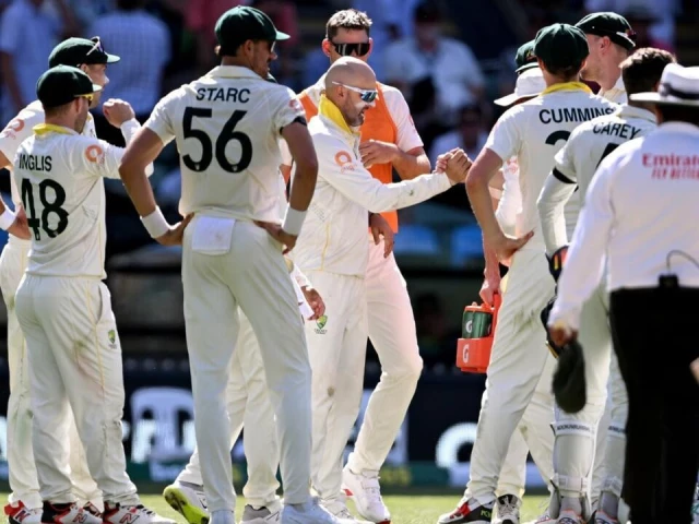 Australia four wickets from Ashes glory  | The Express Tribune