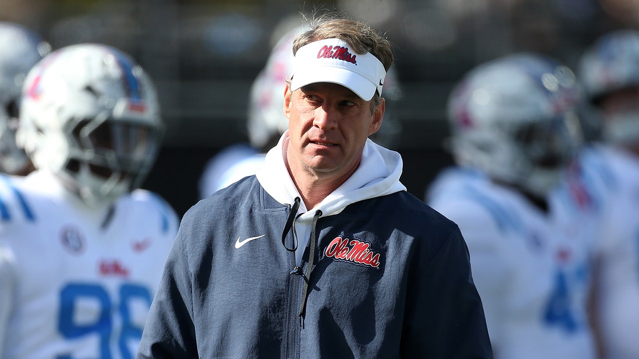 Lane Kiffin alleges Ole Miss fans tried to chase him ‘off the road’ while leaving Oxford for LSU coaching job