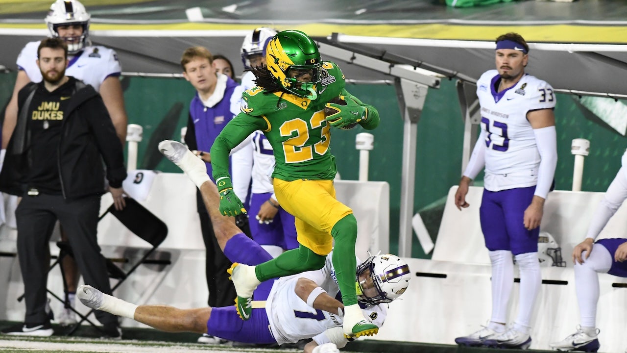 Oregon outlasts JMU in first round of College Football Playoff
