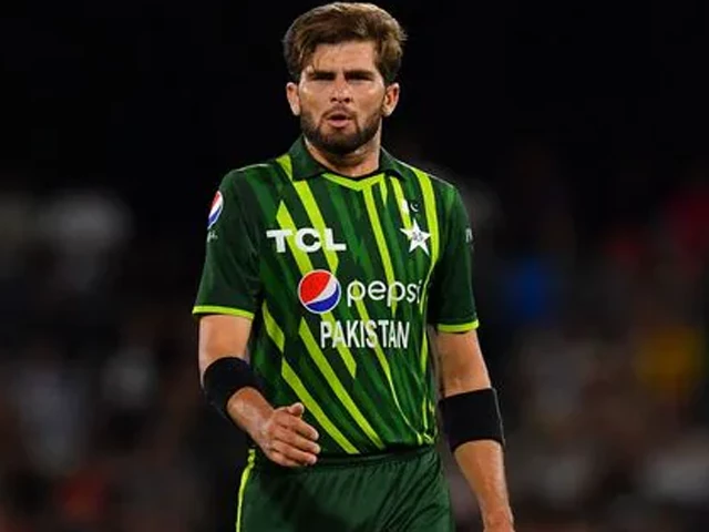Shaheen Afridi suffers injury scare in BBL  | The Express Tribune