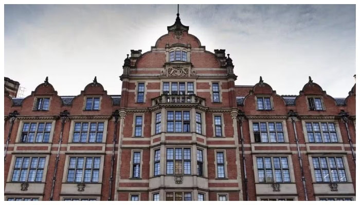 British Pakistani Student Sues London School Of Economics Over Grading Dispute