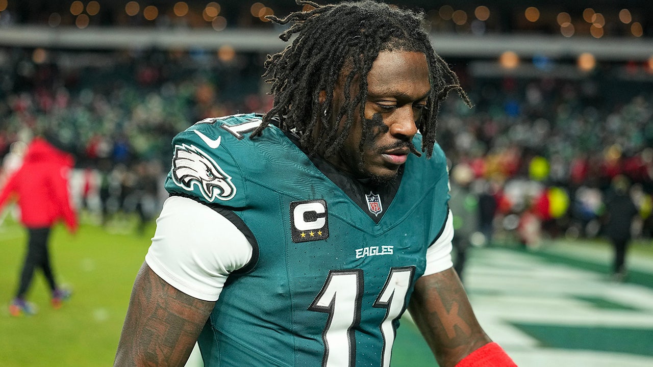 Eagles coach’s clash with star wide receiver draws terse response from NFL great