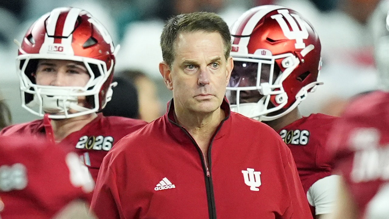 Indiana’s Curt Cignetti complains about lack of calls against Miami during halftime of national title game