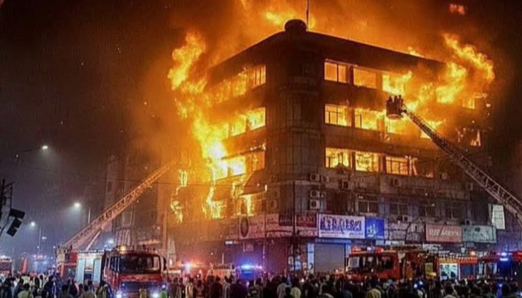 Karachi Gul Plaza Fire Doused After 36 Hours 54 Still Missing As Rescuers Race Against Time