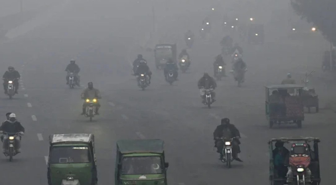 Lahore Weather Update Punjab Capital Shivers As Temperature Dips To 5c
