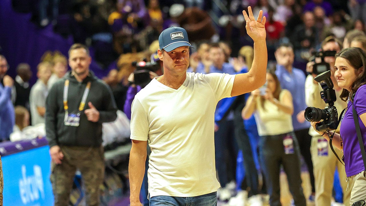Lane Kiffin cashes in as former Ole Miss team advances in College Football Playoff without him