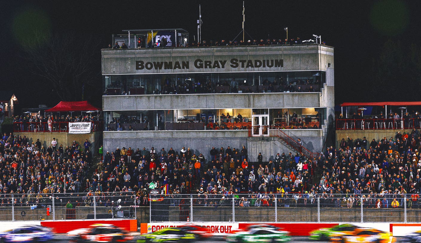 NASCAR's Preseason Clash Postponed to Monday Because of Snow