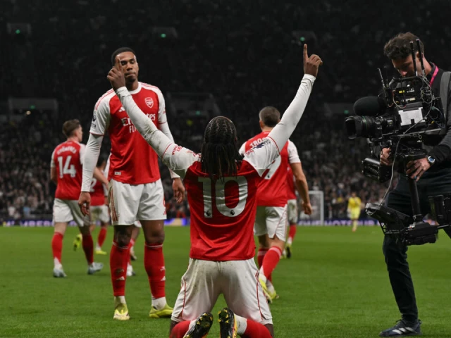 Arsenal face Chelsea title test | The Express Tribune