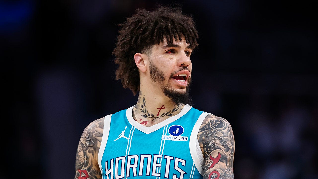 LaMelo Ball’s custom Hummer loses wheel in Charlotte crash during All-Star break