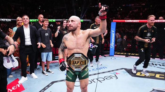 UFC 325: Volkanovski beats Lopes in rematch to defend UFC featherweight title