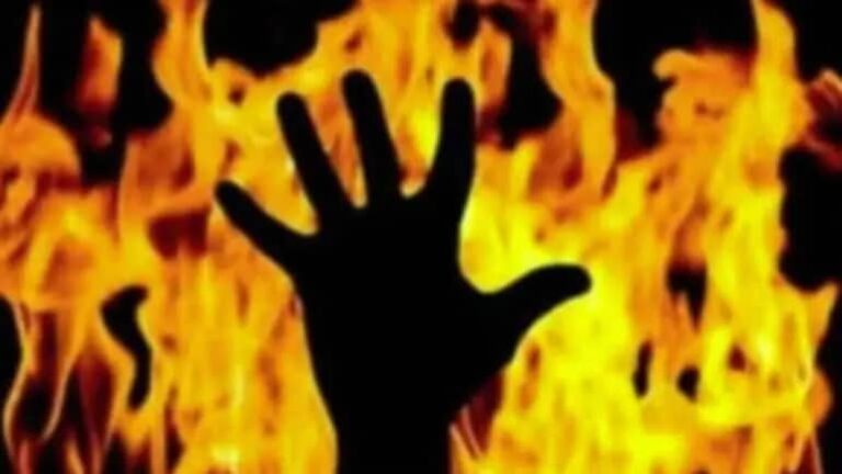 Lahore man burns wife, three daughters for delay in cooking food