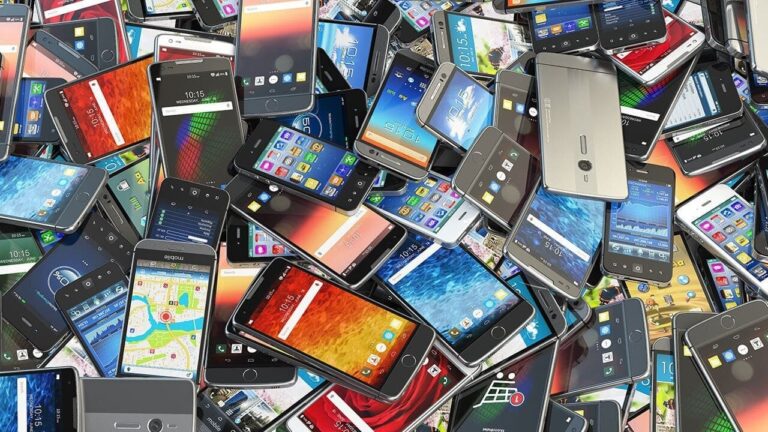 62 Mobile Phone Models Set To Become Costlier As Govt Revises Customs Valuation