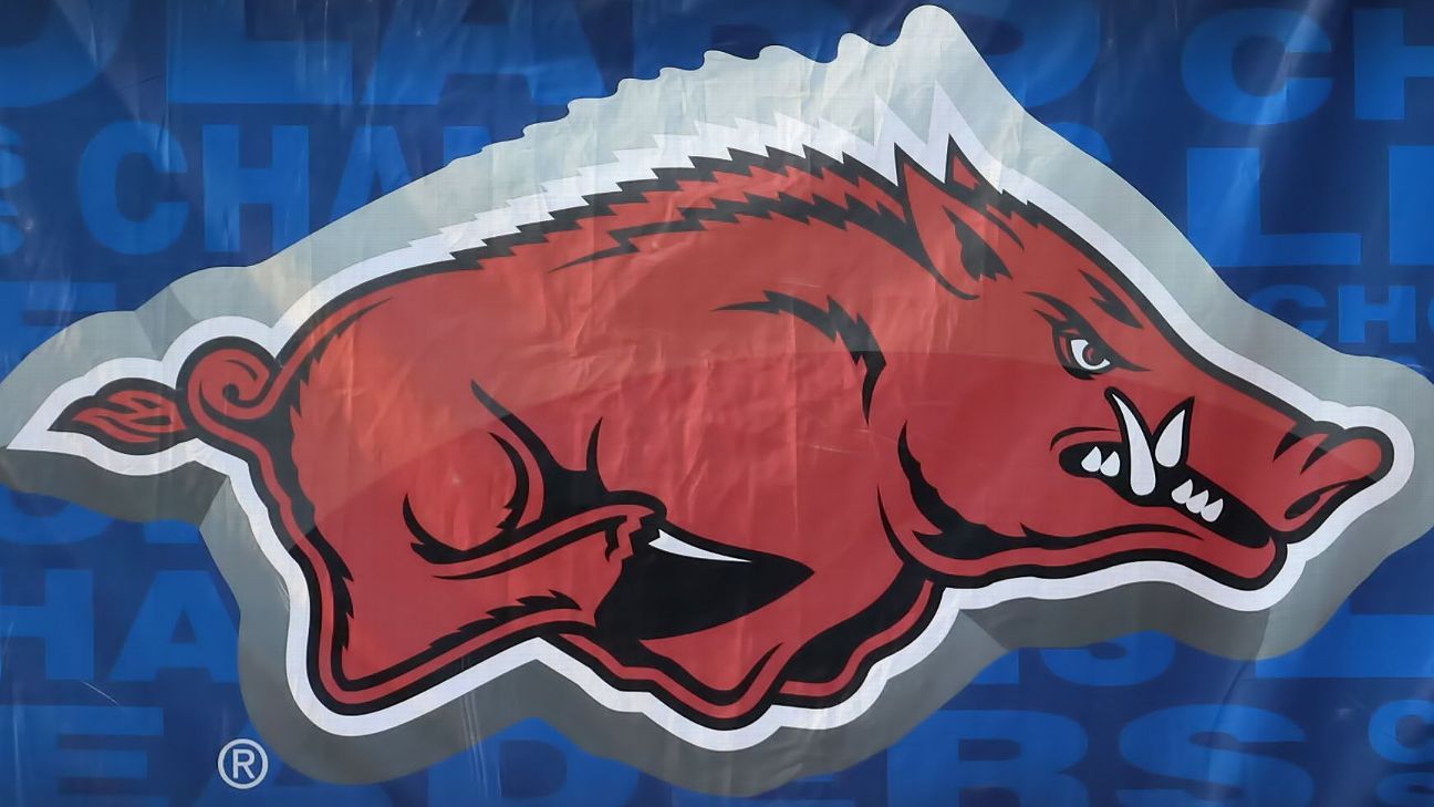 Arkansas to drop men’s and women’s tennis for financial reasons