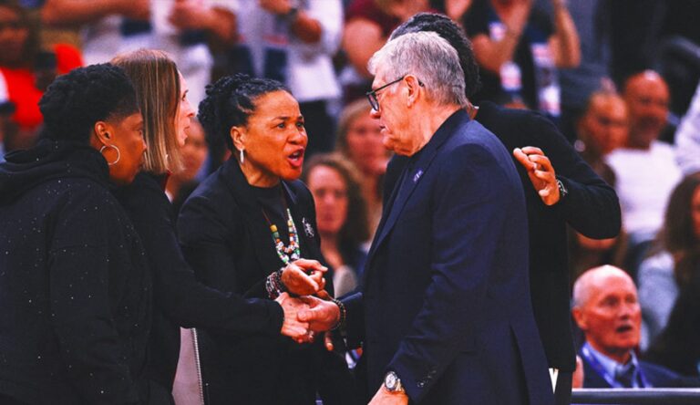 UConn's Geno Auriemma Apologizes For Dawn Staley Exchange: 'There’s No Excuse'
