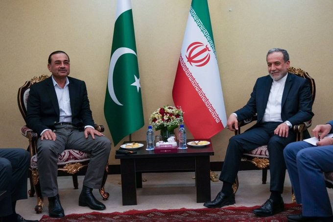 Cdf Munir Iranian Fm Discuss Efforts To End Regional Conflict