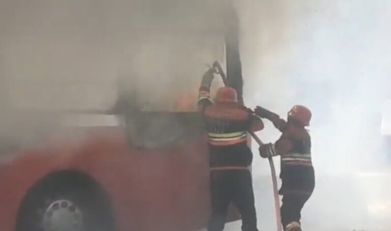 Fire Breaks Out In Metro Bus Near Rawalpindis Sixth Road