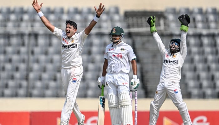First Test: Abbas strikes thrice, Rahim stands firm for Bangladesh at lunch
