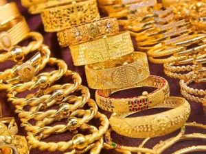 Gold Drops by Rs1,400 per Tola in Pakistan