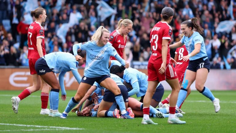Man City’s late win sends WSL title statement to Arsenal
