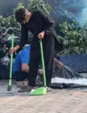 Sweet Creme Worker Spotted Crushing Ice In Filthy Street Conditions Video