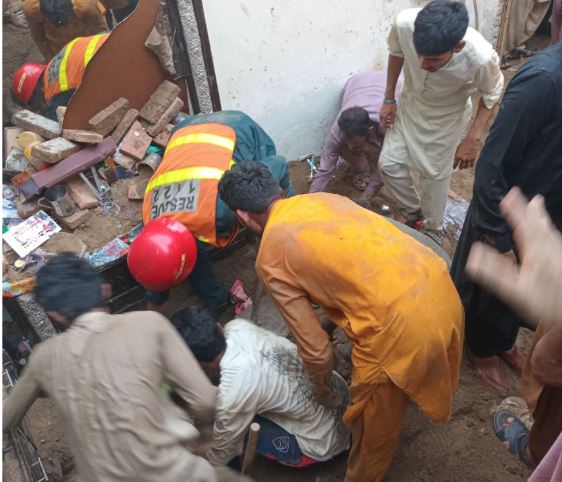 20 Children Trapped After Roof Collapses At Tuition Centre In Lahores Kahna Area
