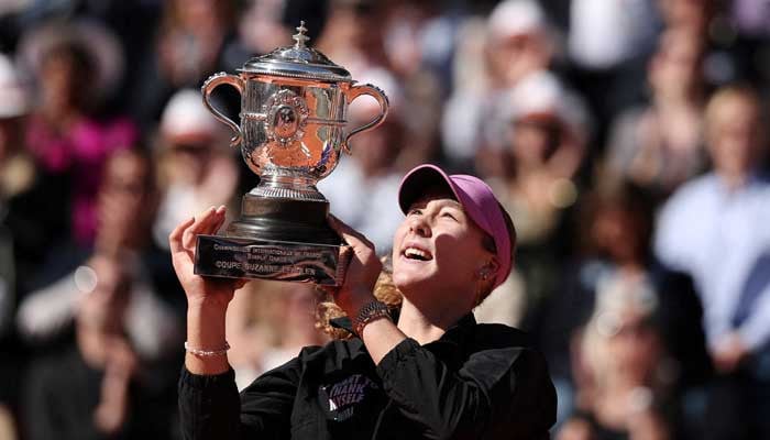 A star is born as Andreeva eases into Grand Slam winners' club
