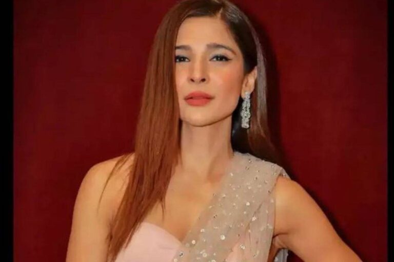 Ayesha Omar breaks silence on leaked beach photos