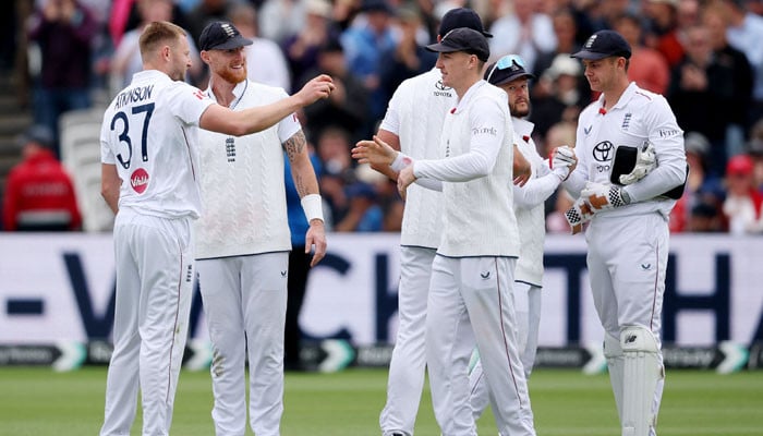 England romp to victory in first Test against New Zealand