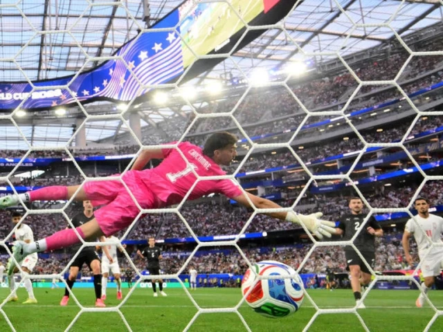 Iran snatch draw in World Cup opener | The Express Tribune