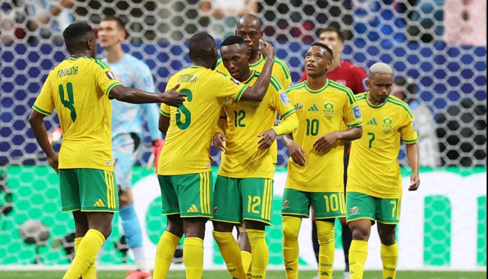 South Africa hold Czechs, keep World Cup knockout dream alive