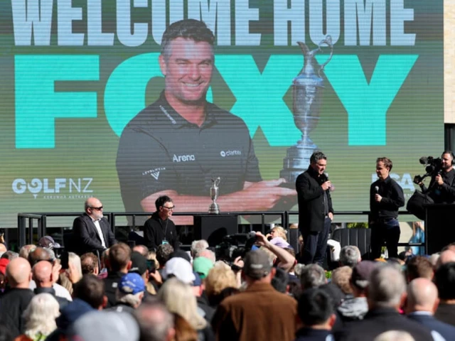Fox welcomed home by thousands | The Express Tribune