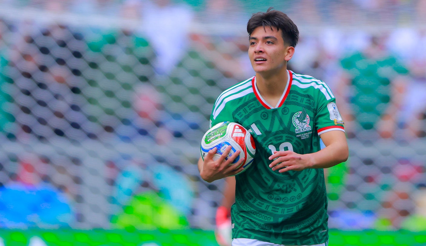 Mexico Teenager Gilberto Mora Makes History With Start vs. Ecuador