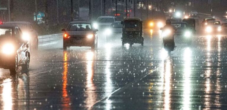 Rain pounds Karachi's Gulshan, North Nazimabad other Areas; More Showers expected over weekend