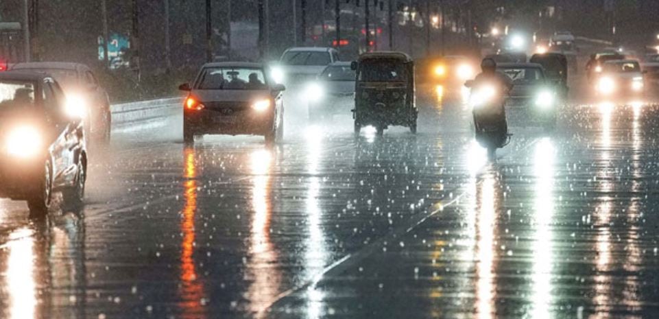 Rain pounds Karachi's Gulshan, North Nazimabad other Areas; More Showers expected over weekend