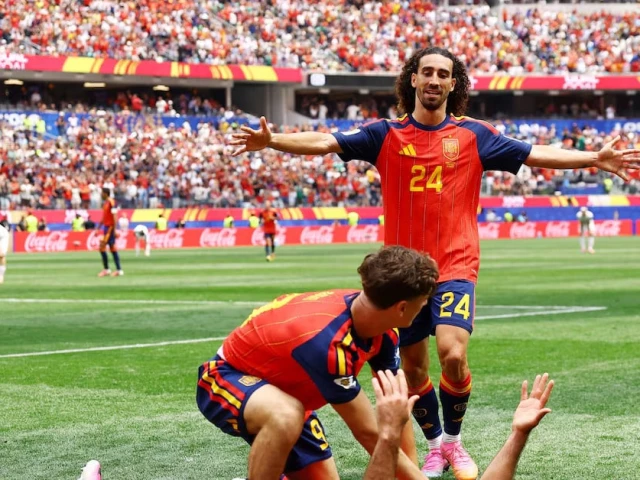 Spain power into World Cup last 16 | The Express Tribune
