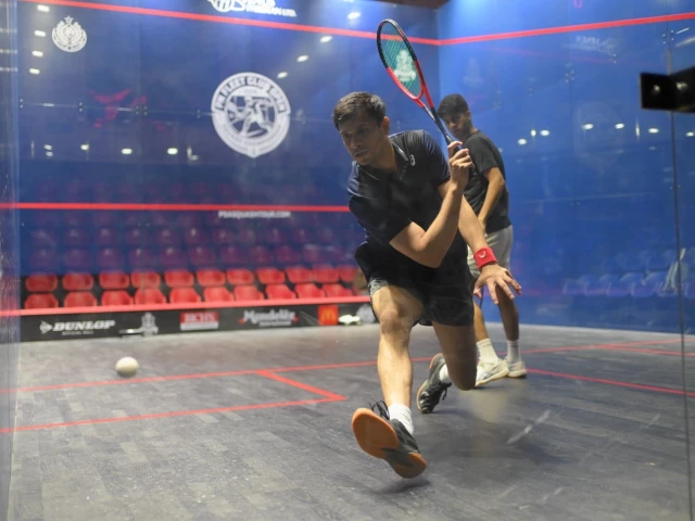 Asim Khan stuns top seed Noor Zaman to reach PN Fleet Club Open semi-finals | The Express Tribune