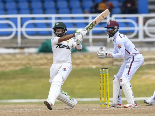 Babar hurt, withdraws from practice match | The Express Tribune