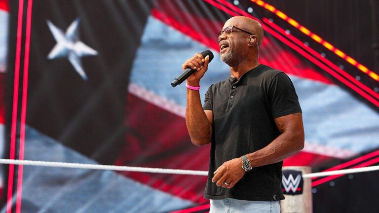 Darius Rucker sets tone for WWE SummerSlam with national anthem performance in Minneapolis