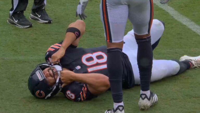 Bears QB Caleb Williams Exits With Apparent Lower Leg Injury Against Vikings