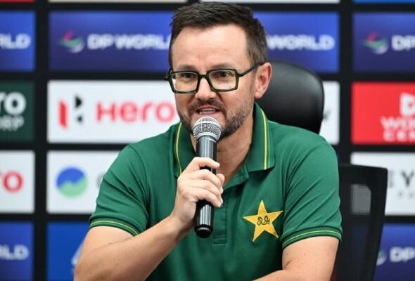 Hesson clarifies he had no role in selecting Pakistan's Test squad