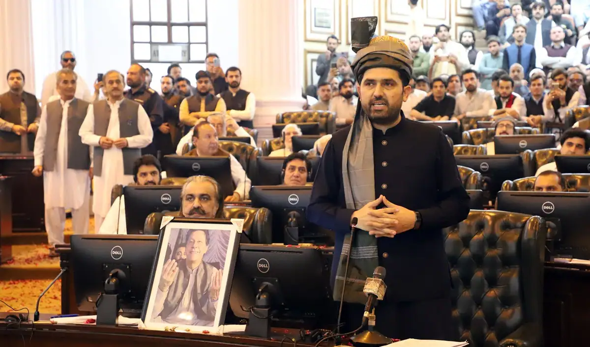 Kp Cm Sohail Afridi Faces No Confidence Motion As Dozens Of Mpas Rebel
