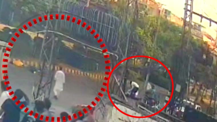 Motorcyclist Dies After Alleged Traffic Warden Negligence In Lahore